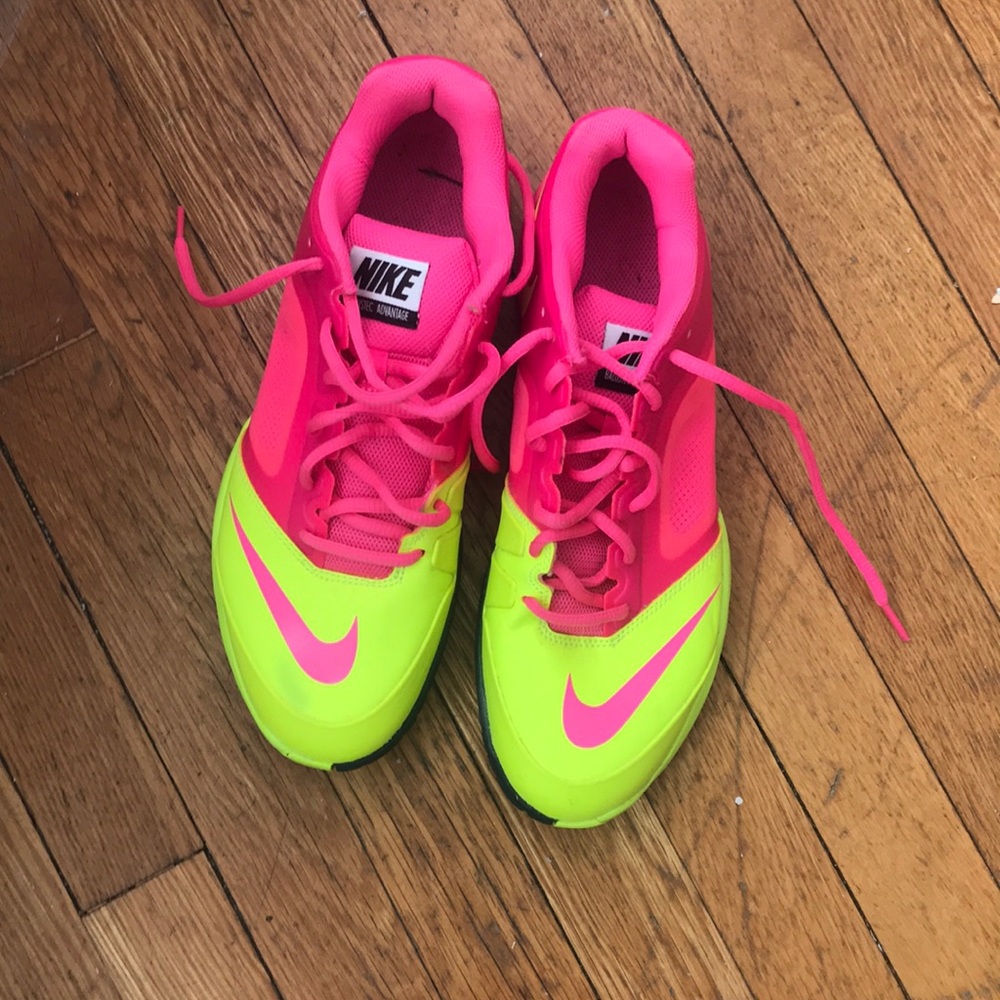 Nike woman’s tennis court shoes